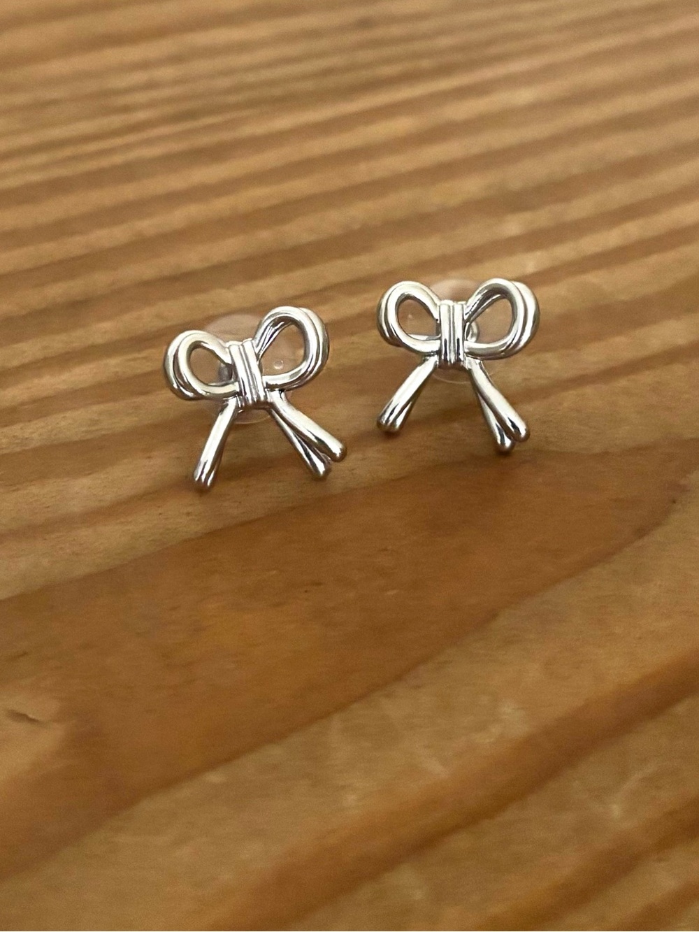 💥 NWOT Express Silver Bow Ribbon Stud Earrings